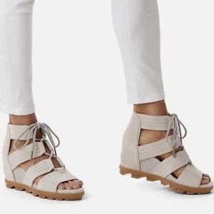 NWOT Sorel Joanie II Cream Tan Wedge Lace Sandals